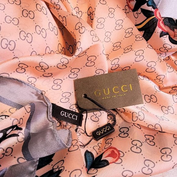 !!SOLD on VC!!!   GUCCI Gorgeous Huge Apricot Floral Silk Scarf - Picture 9 of 10